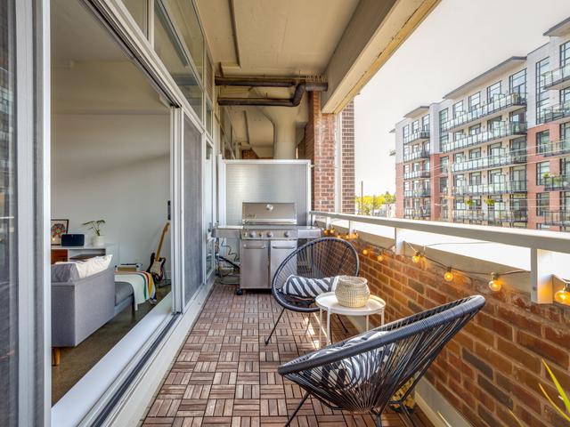 302 - 233 Carlaw Ave