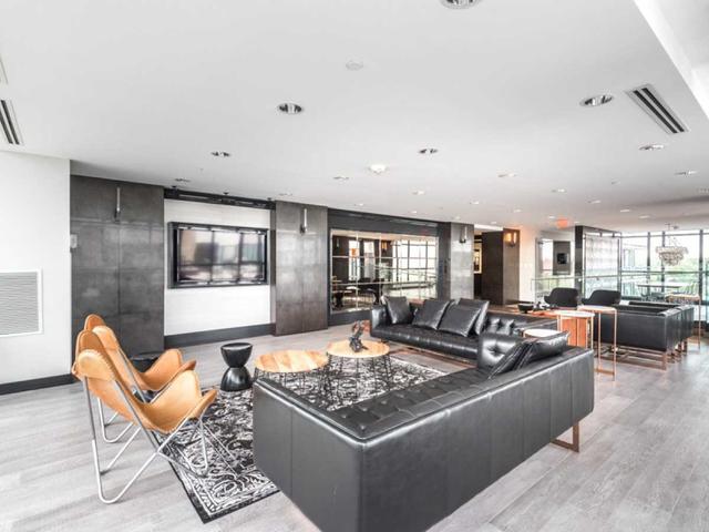 218 - 1190 Dundas St E