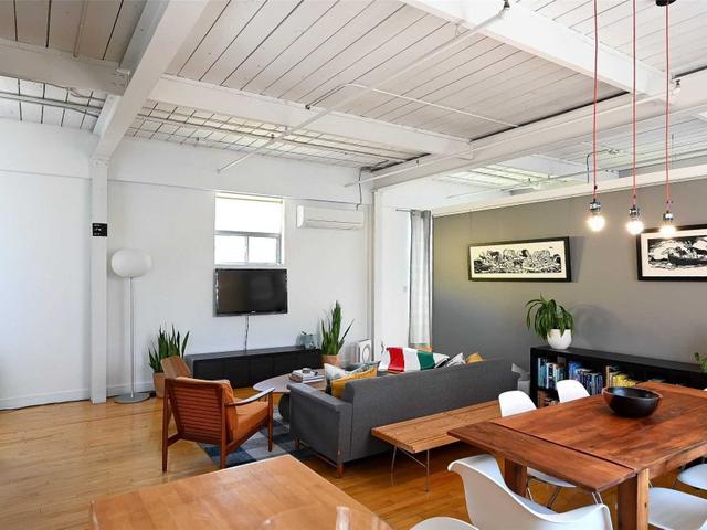 211 - 326 Carlaw Ave