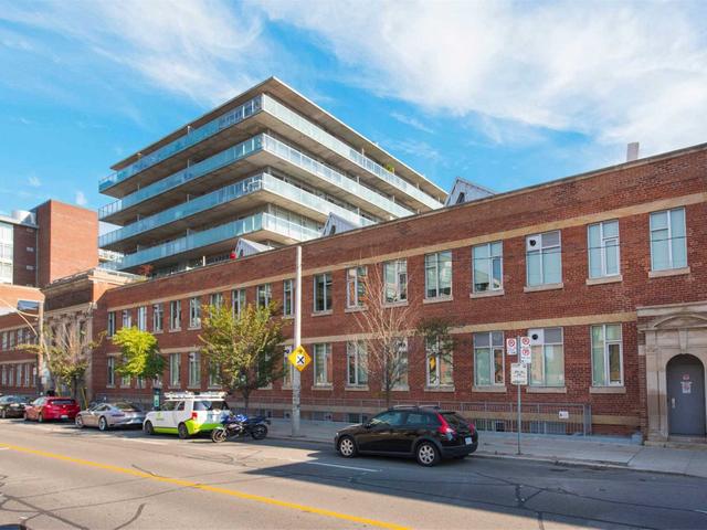 715 - 201 Carlaw Ave