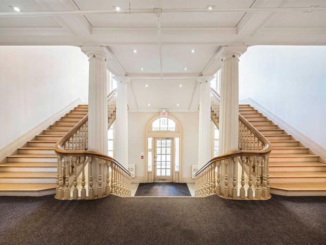 715 - 201 Carlaw Ave