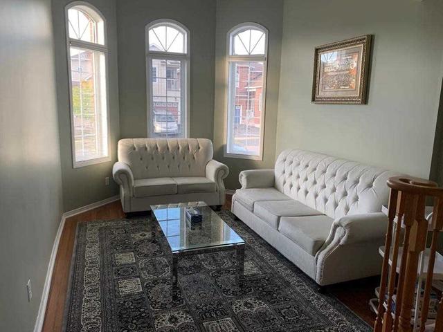 1215 Wadebridge Cres