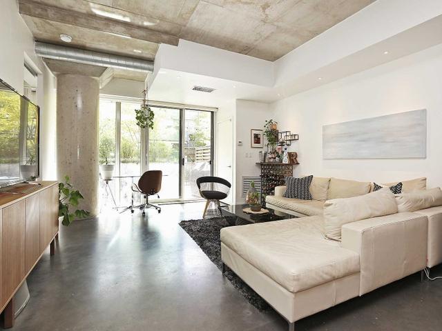 106 - 201 Carlaw Ave