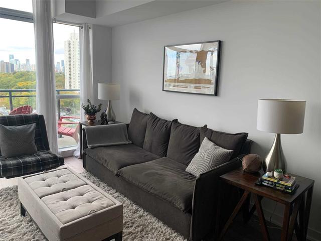 1015 - 1190 Dundas St E