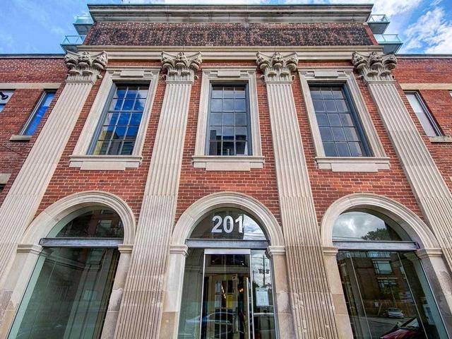 801 - 201 Carlaw Ave