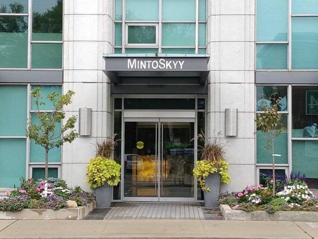 1901 - 1048 Broadview Ave