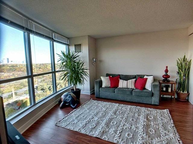 1901 - 1048 Broadview Ave