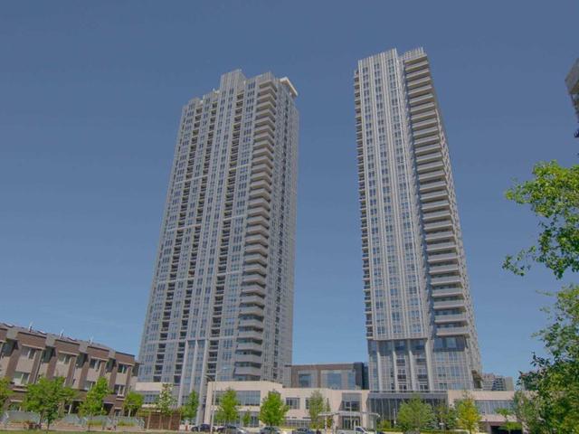 921 - 275 Village Green Sq