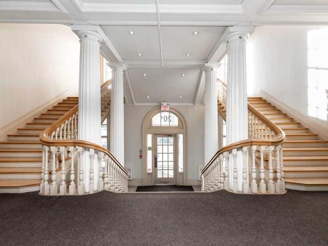 301 - 201 Carlaw Ave