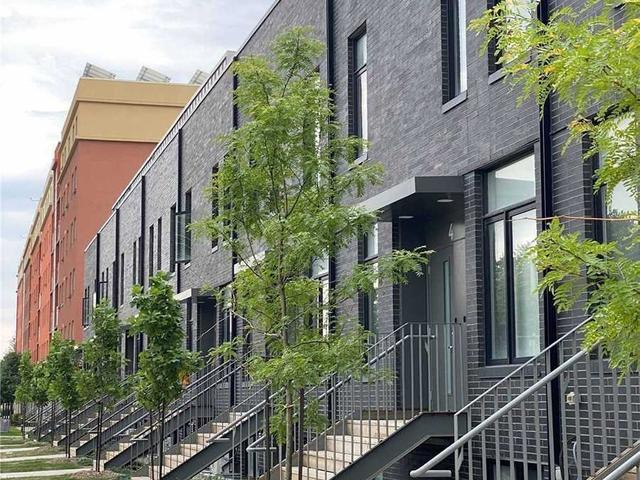 24 - 1720 Simcoe St N