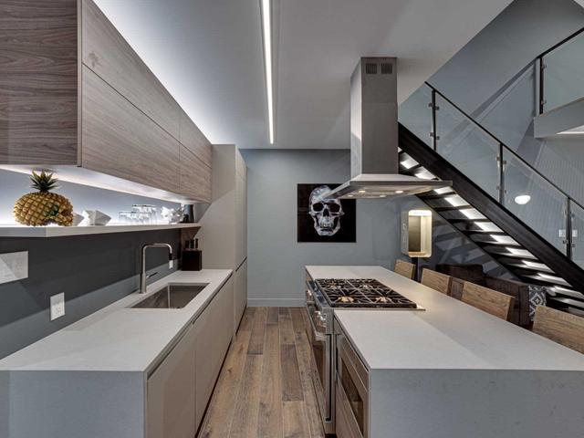 306 - 1842 Queen St E