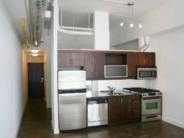 421 - 233 Carlaw Ave