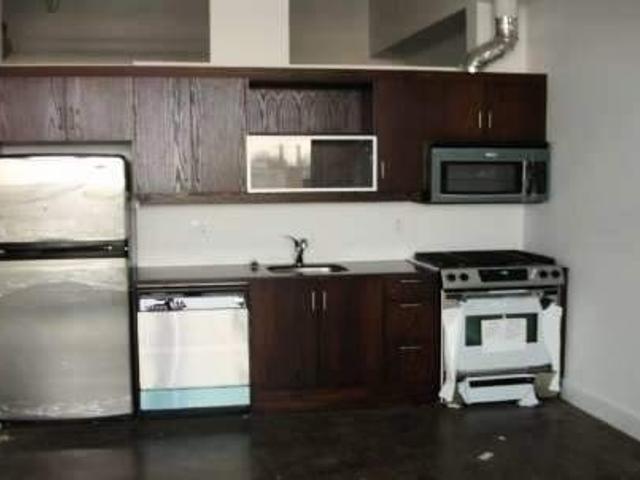 421 - 233 Carlaw Ave