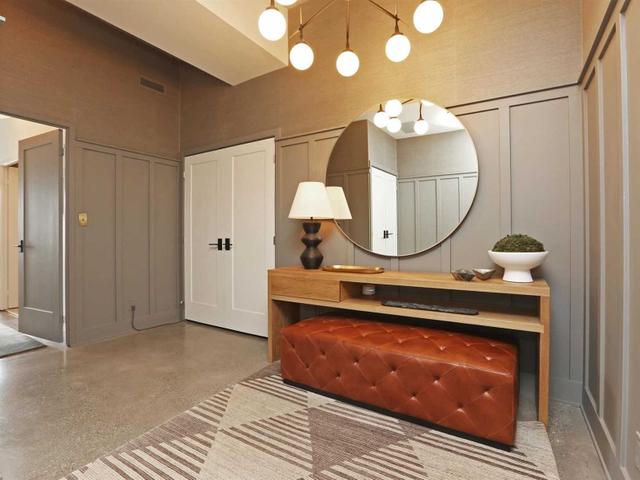 802 - 201 Carlaw Ave