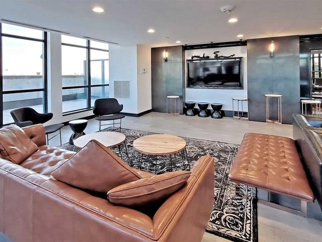 217 - 1190 Dundas St