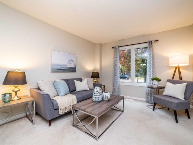 4 Strathmanor Dr