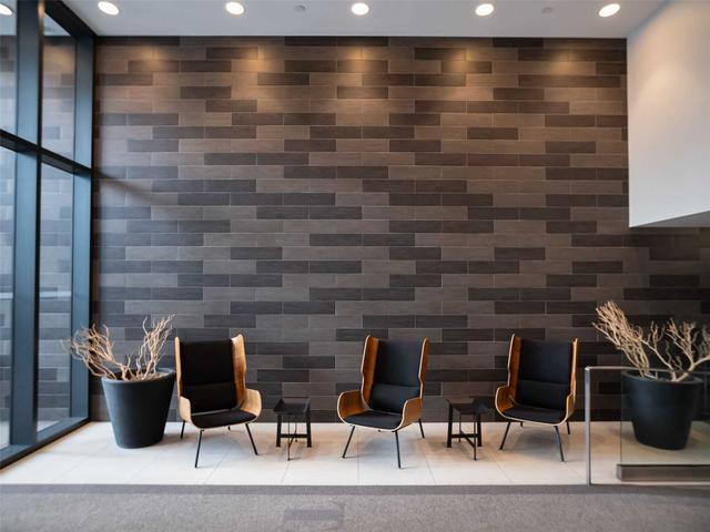 313 - 1238 Dundas St E