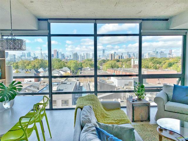 803 - 319 Carlaw Ave