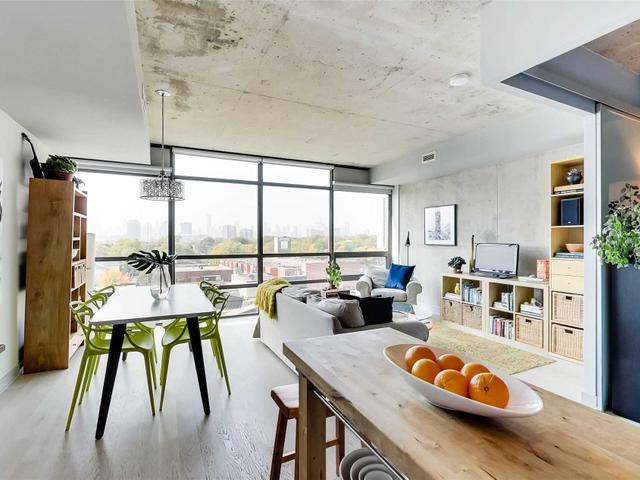 803 - 319 Carlaw Ave