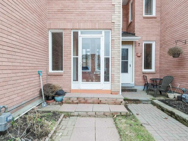5 Farmers Ave