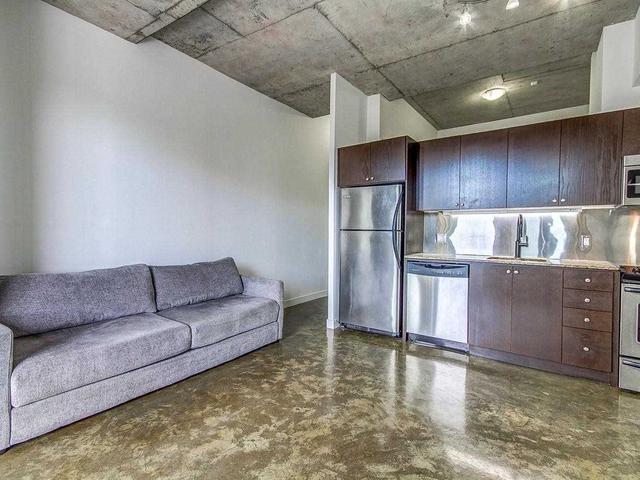 801 - 201 Carlaw Ave