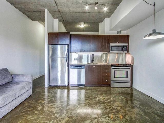 801 - 201 Carlaw Ave