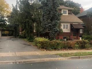 412 Simcoe St N
