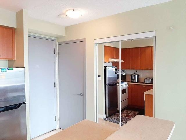 2106 - 36 Lee Centre Dr