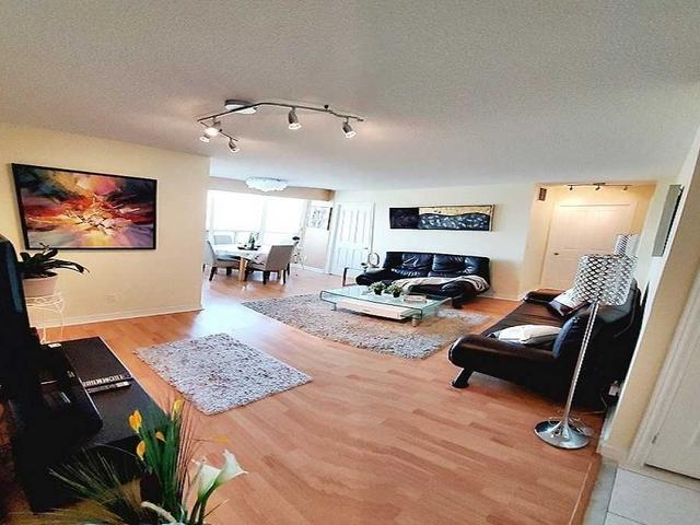 2726 - 68 Corporate Dr