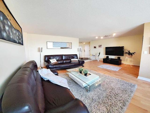 2726 - 68 Corporate Dr