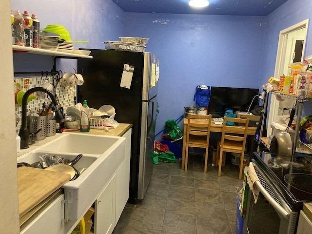 1003 - 2 Glamorgan Ave