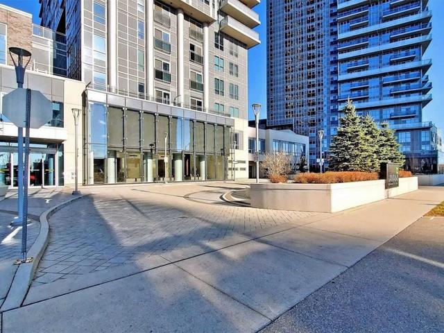 924 - 275 Village Green Sq