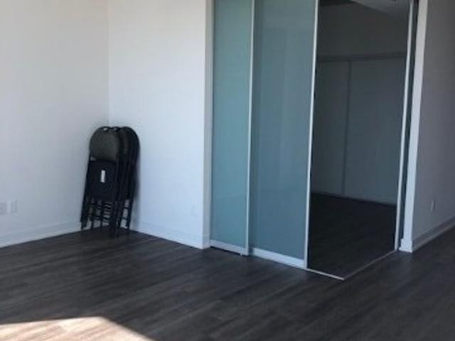 711 - 15 Baseball Pl