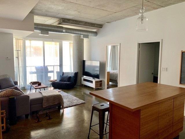 403 - 201 Carlaw Ave