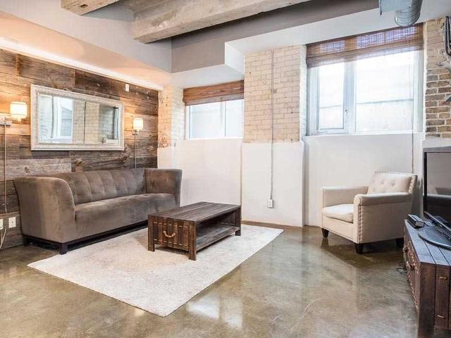 L04 - 201 Carlaw Ave