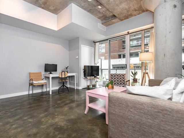 301 - 201 Carlaw Ave