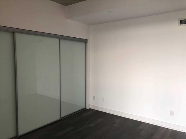 823 - 1190 Dundas St E