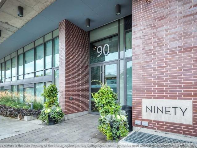 812 - 90 Broadview Ave