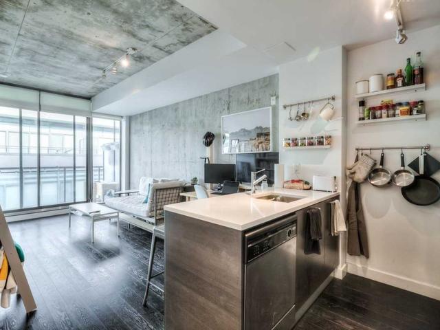 812 - 90 Broadview Ave