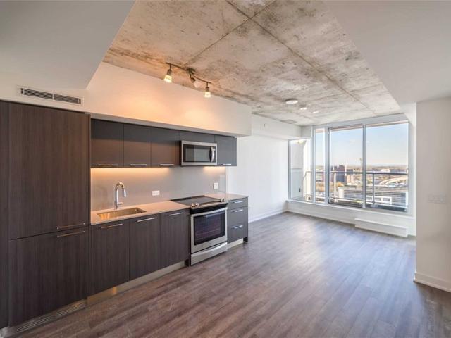 1506 - 15 Baseball Pl