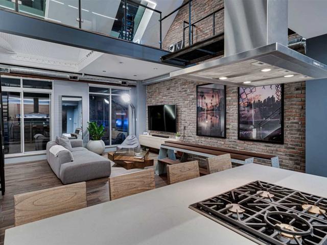 306 - 1842 Queen St E