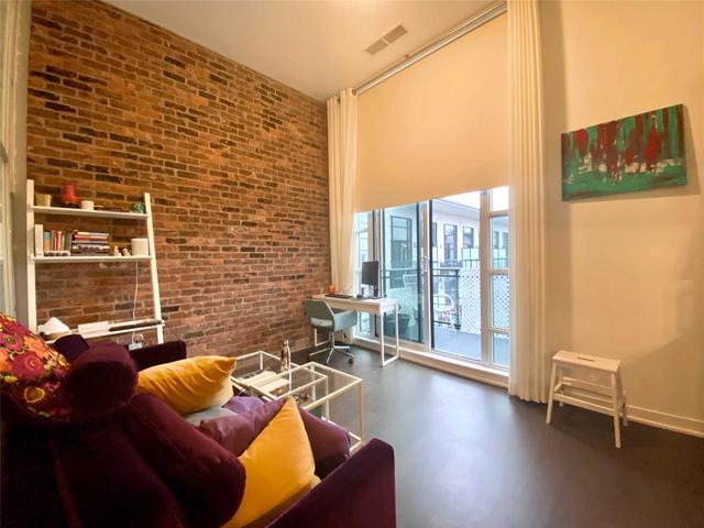 PH 09 - 88 Colgate Ave