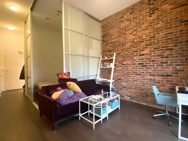 PH 09 - 88 Colgate Ave