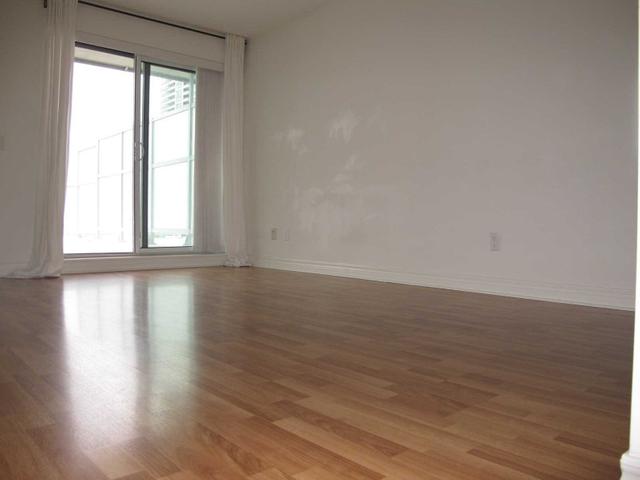 910 - 60 Town Centre Crt