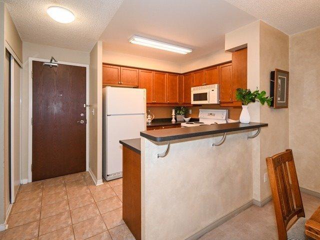 409 - 1733 Queen St E