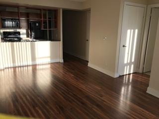 719 - 135 Village Green Sq