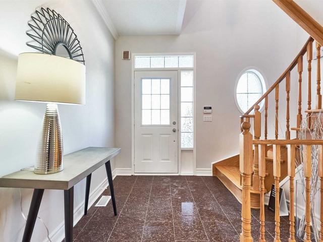 60 Loughlin Hill Cres