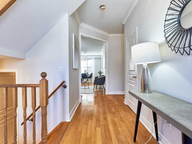 60 Loughlin Hill Cres