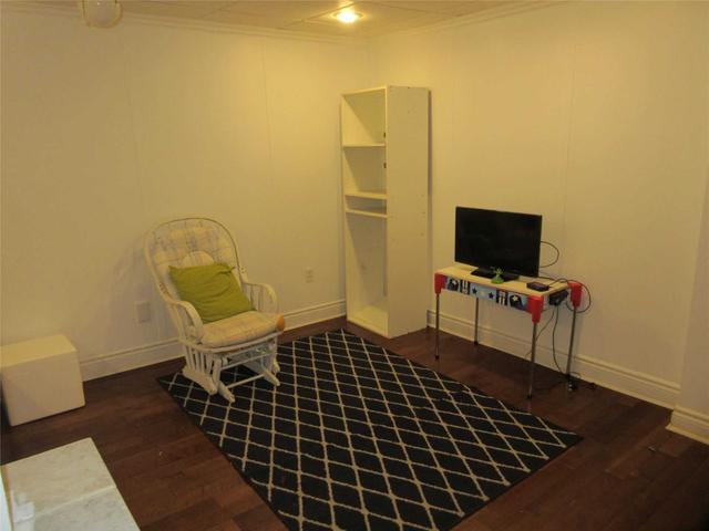 690 Shoal Point Rd E