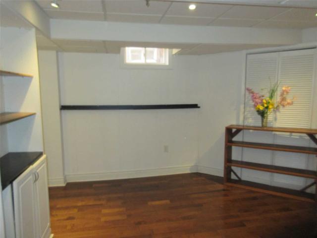 690 Shoal Point Rd E